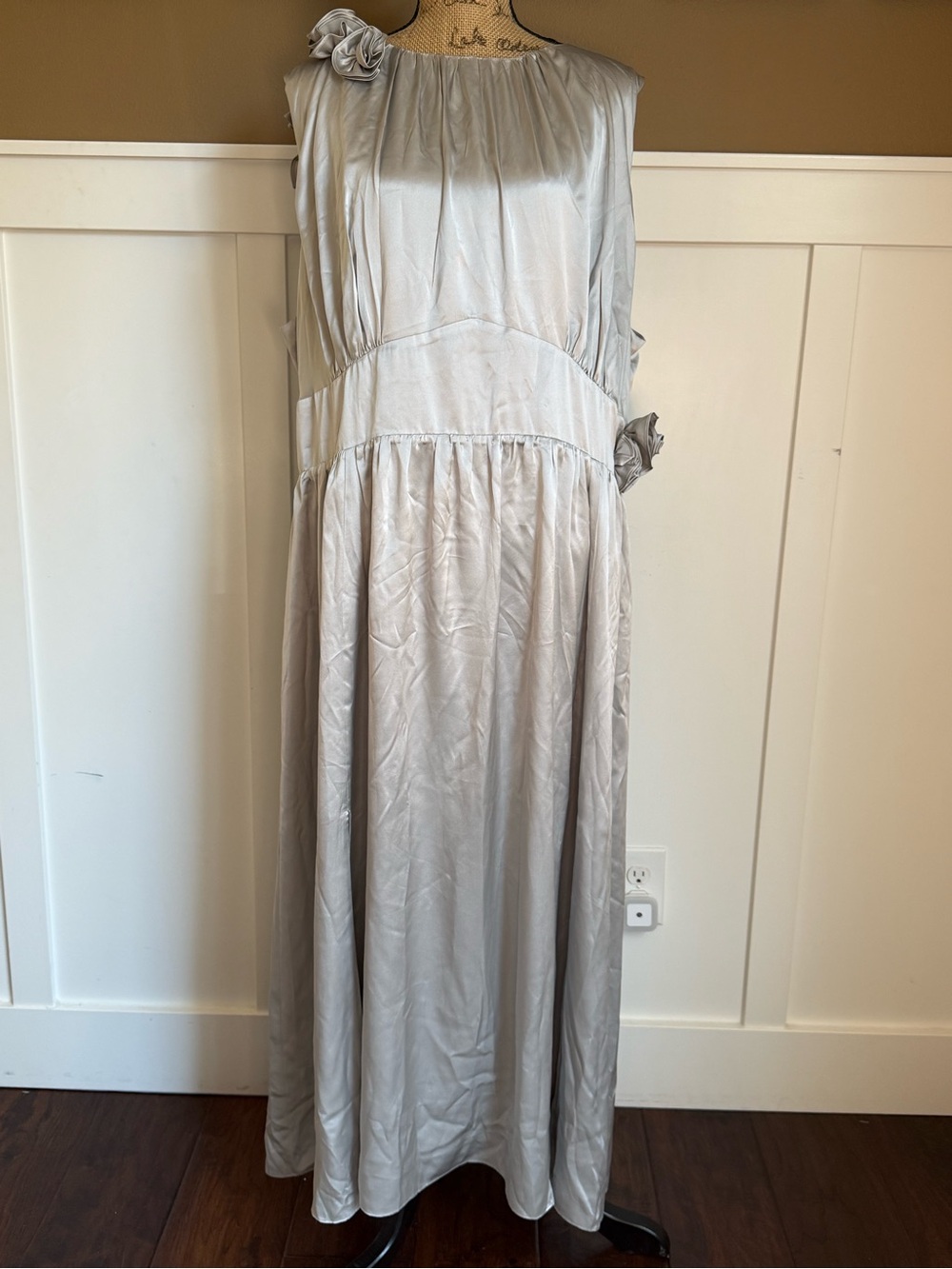 NWT Reformation Flor Dress Moonlight Silk Rosette Maxi Dress Size 22 Silver Gray